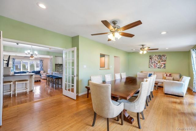 21 Lowell Drive, Farmingdale, NY 11735