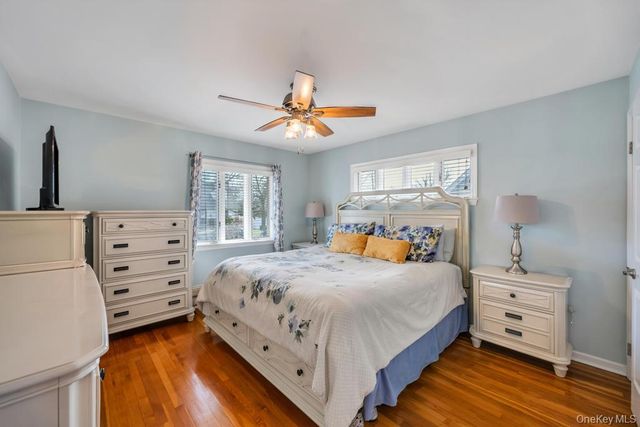 21 Lowell Drive, Farmingdale, NY 11735