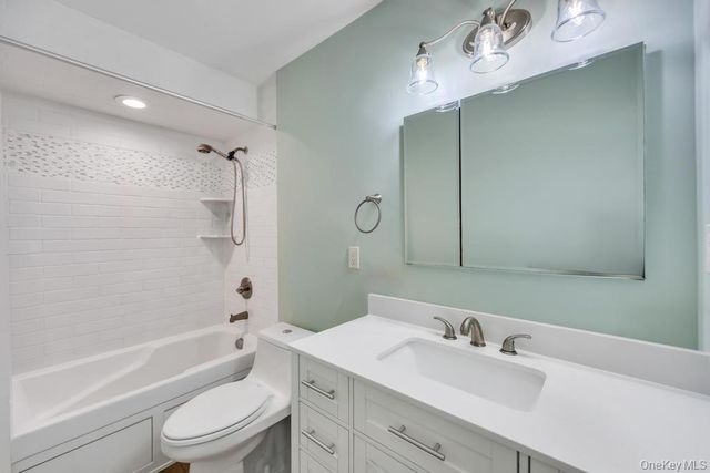 21 Lowell Drive, Farmingdale, NY 11735