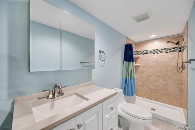 21 Lowell Drive, Farmingdale, NY 11735