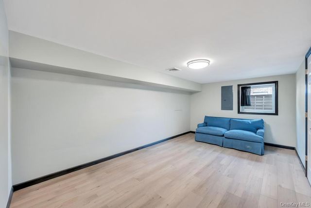 21 Lowell Drive, Farmingdale, NY 11735