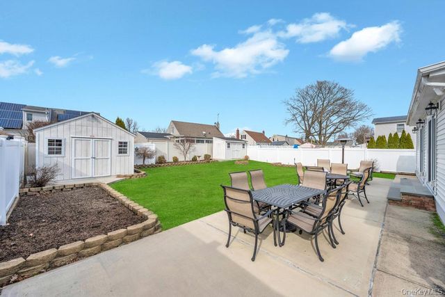 21 Lowell Drive, Farmingdale, NY 11735