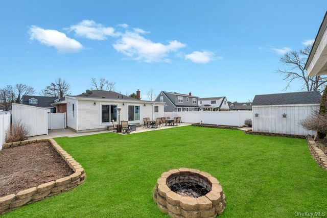 21 Lowell Drive, Farmingdale, NY 11735