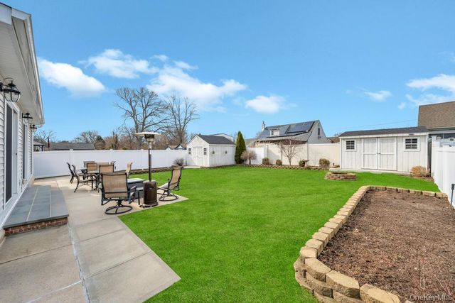 21 Lowell Drive, Farmingdale, NY 11735