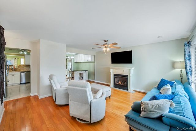 21 Lowell Drive, Farmingdale, NY 11735