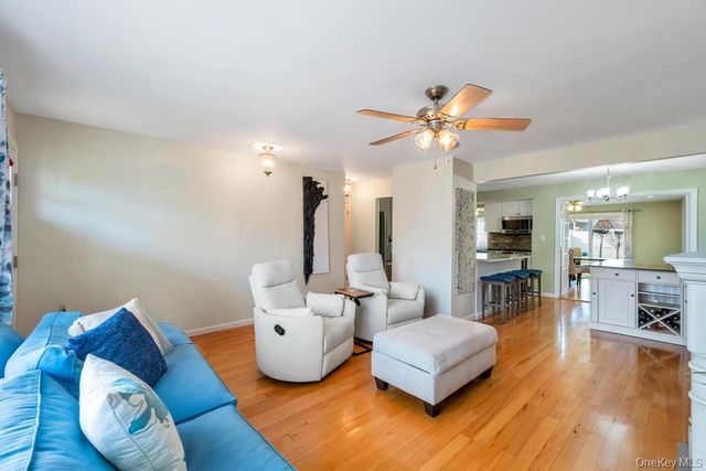 21 Lowell Drive, Farmingdale, NY 11735