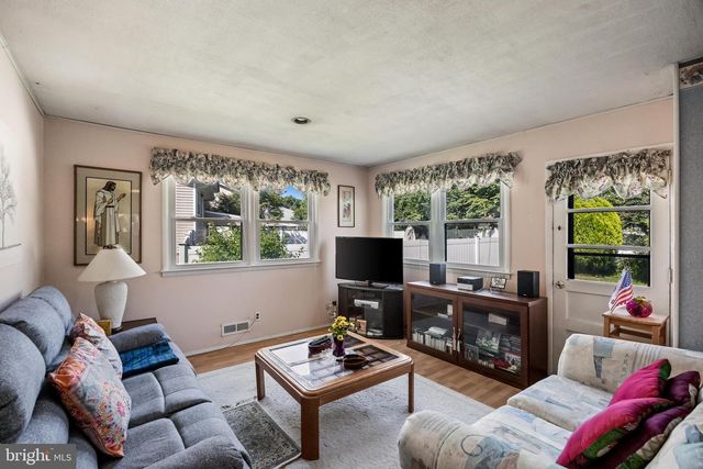 114 RAMBLEWOOD PKWY, Mount Laurel, NJ 08054