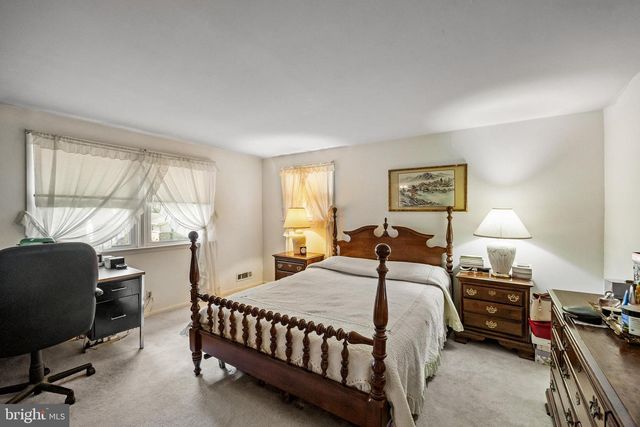 114 RAMBLEWOOD PKWY, Mount Laurel, NJ 08054