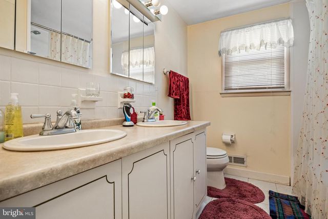 114 RAMBLEWOOD PKWY, Mount Laurel, NJ 08054
