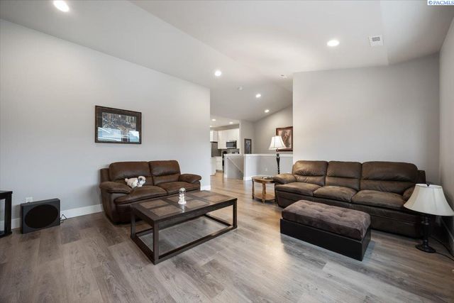 3119 Willow Pointe Dr, Richland, WA 99354