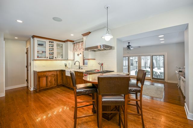 563 Taylor Avenue, Glen Ellyn, IL 60137