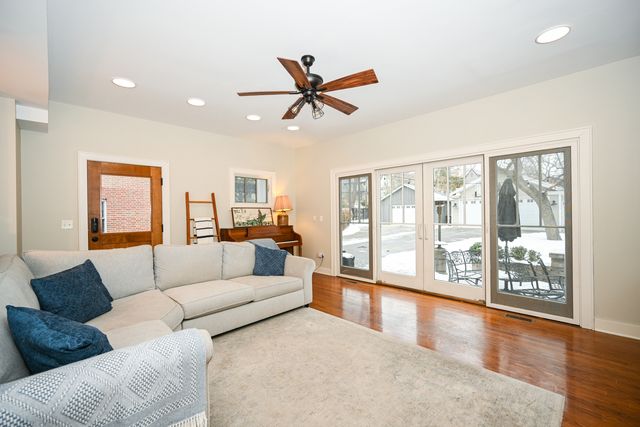 563 Taylor Avenue, Glen Ellyn, IL 60137