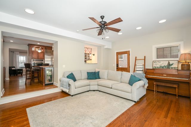 563 Taylor Avenue, Glen Ellyn, IL 60137