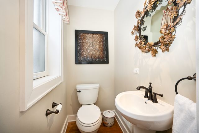 563 Taylor Avenue, Glen Ellyn, IL 60137