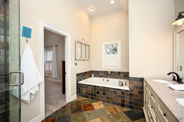 563 Taylor Avenue, Glen Ellyn, IL 60137