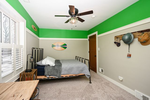 563 Taylor Avenue, Glen Ellyn, IL 60137