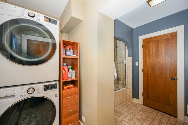 563 Taylor Avenue, Glen Ellyn, IL 60137