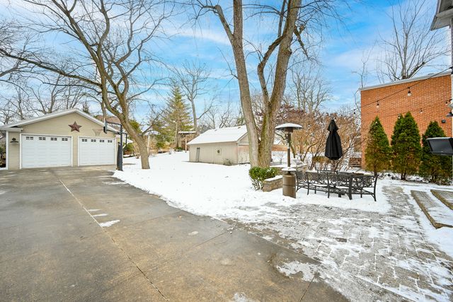 563 Taylor Avenue, Glen Ellyn, IL 60137