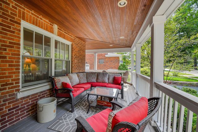 563 Taylor Avenue, Glen Ellyn, IL 60137