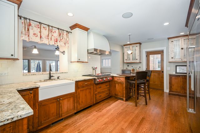 563 Taylor Avenue, Glen Ellyn, IL 60137