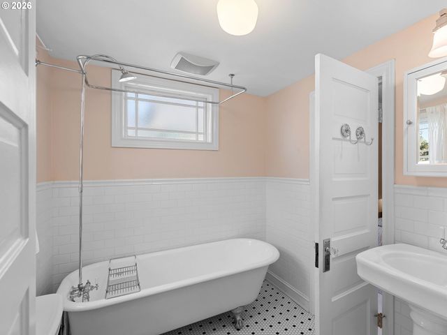 8535 Se 15TH Ave, Portland, OR 97202