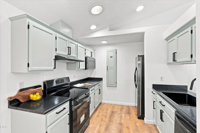 803 Bower Lane, Grants Pass, OR 97527