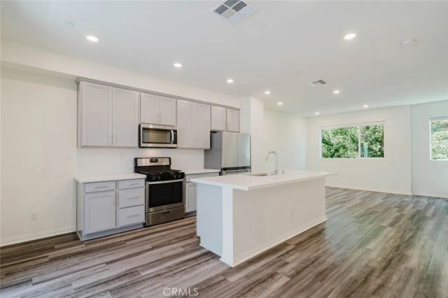 18450 W Calico Lane, Northridge, CA 91325