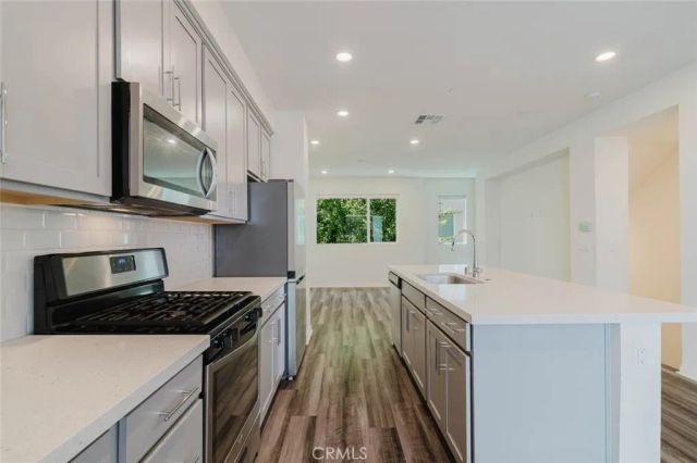 18450 W Calico Lane, Northridge, CA 91325