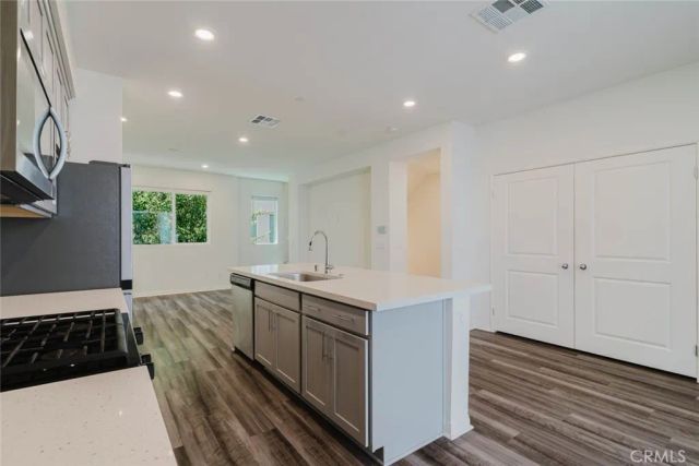 18450 W Calico Lane, Northridge, CA 91325