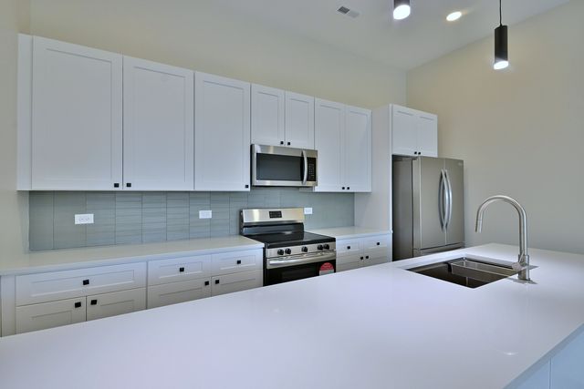 7518 Madison Street C, Forest Park, IL 60130