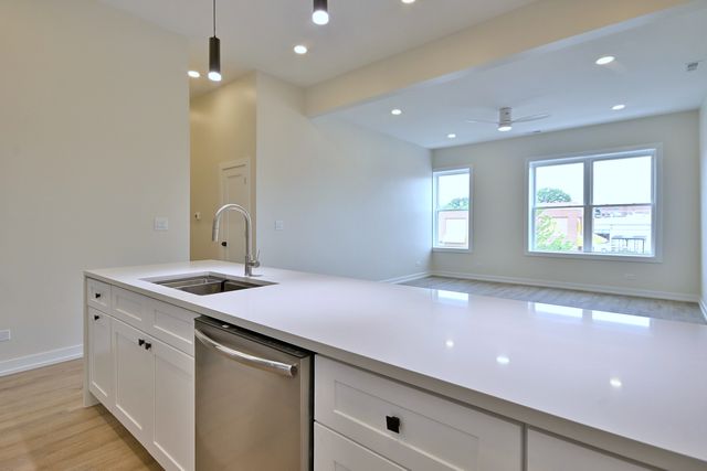 7518 Madison Street C, Forest Park, IL 60130