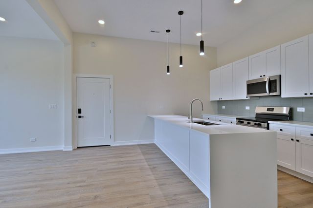 7518 Madison Street C, Forest Park, IL 60130