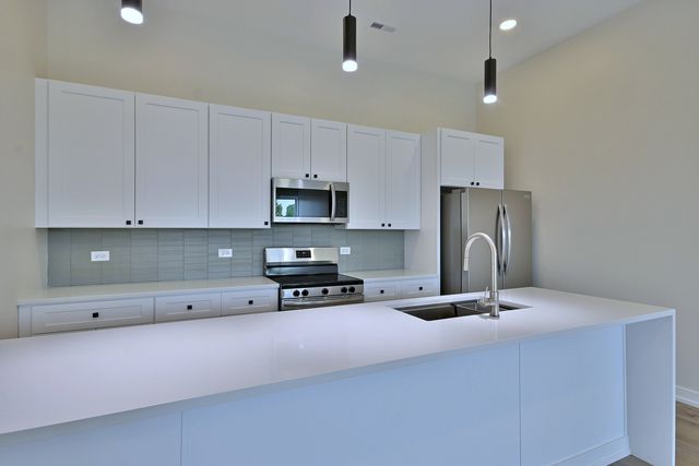 7518 Madison Street C, Forest Park, IL 60130