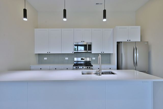 7518 Madison Street C, Forest Park, IL 60130