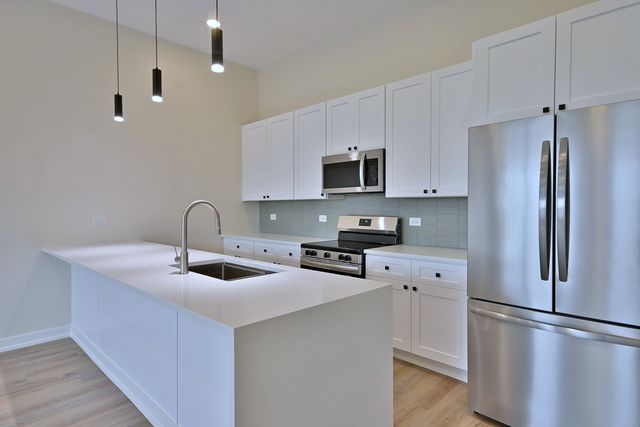 7518 Madison Street C, Forest Park, IL 60130