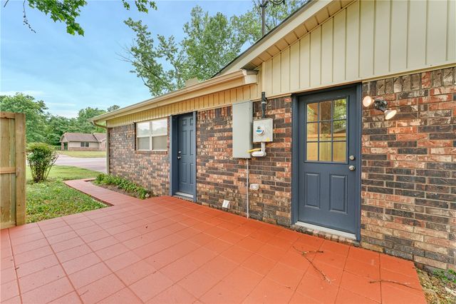 1716 E Rolling Hills Drive, Fayetteville, AR 72703
