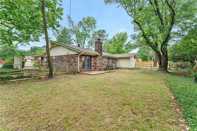 1716 E Rolling Hills Drive, Fayetteville, AR 72703