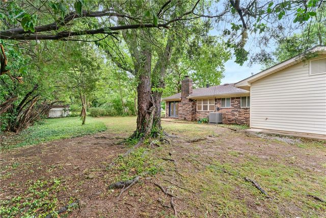 1716 E Rolling Hills Drive, Fayetteville, AR 72703