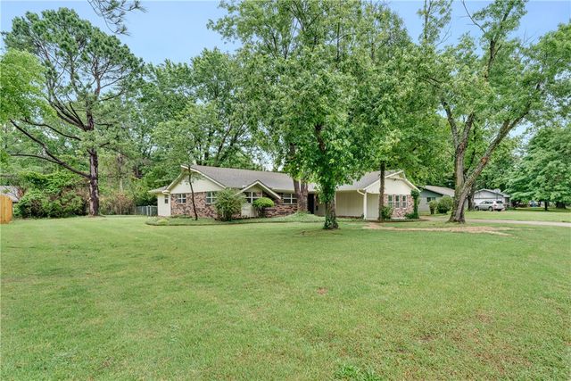1716 E Rolling Hills Drive, Fayetteville, AR 72703