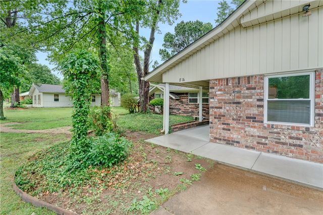 1716 E Rolling Hills Drive, Fayetteville, AR 72703
