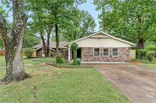 1716 E Rolling Hills Drive, Fayetteville, AR 72703