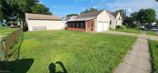 2827 Norwood Street, Cuyahoga Falls, OH 44221
