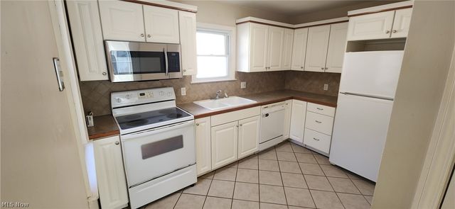 2827 Norwood Street, Cuyahoga Falls, OH 44221