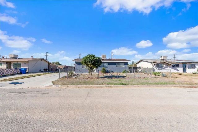 35208 Walnut St, Barstow, CA 92311
