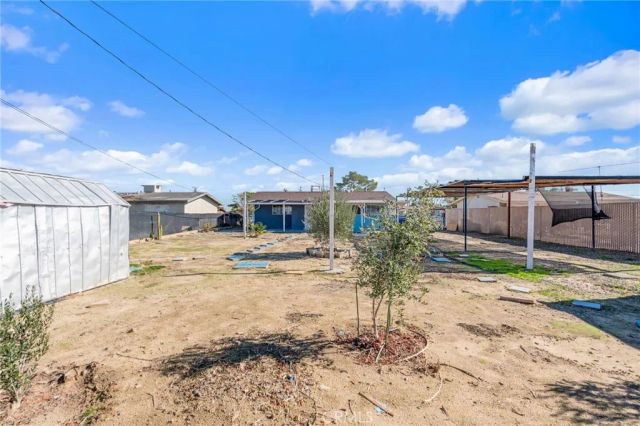 35208 Walnut St, Barstow, CA 92311