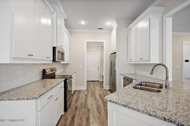 706 Magnolia Point Circle, Pearl, MS 39208
