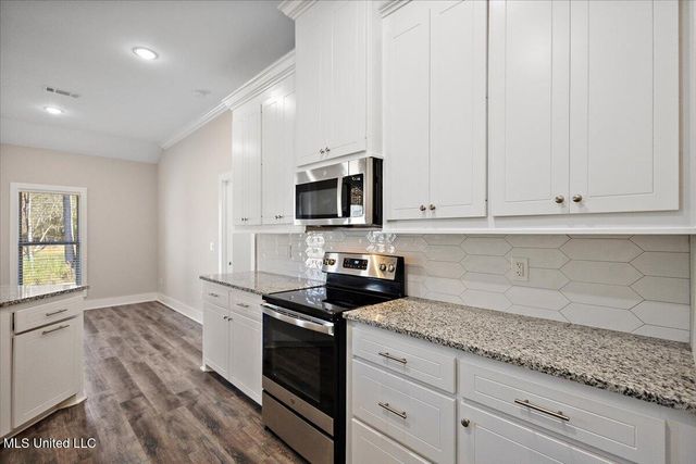 706 Magnolia Point Circle, Pearl, MS 39208