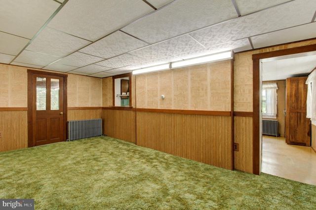 886 MENGES MILLS RD, Spring Grove, PA 17362
