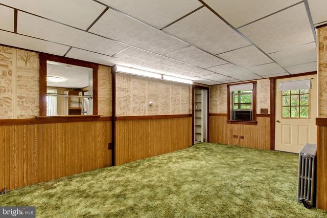 886 MENGES MILLS RD, Spring Grove, PA 17362