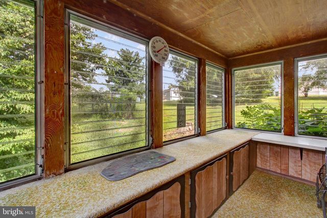 886 MENGES MILLS RD, Spring Grove, PA 17362